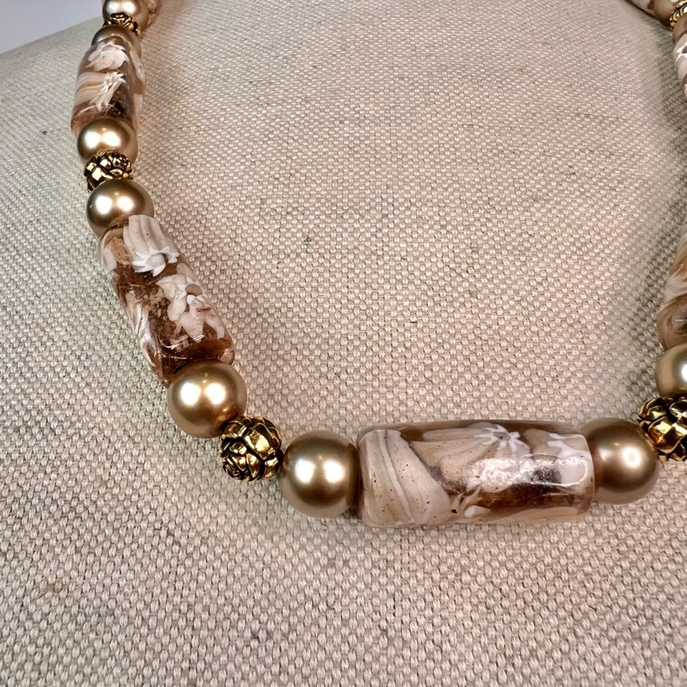 Elegant Brown and Gold Beaded Necklace - Picture 2 of 6